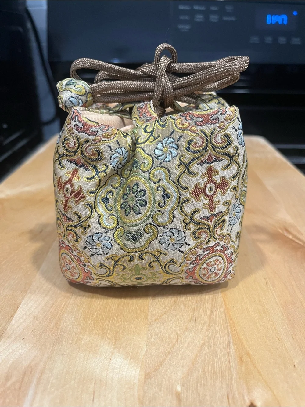 N/A elegant brocade